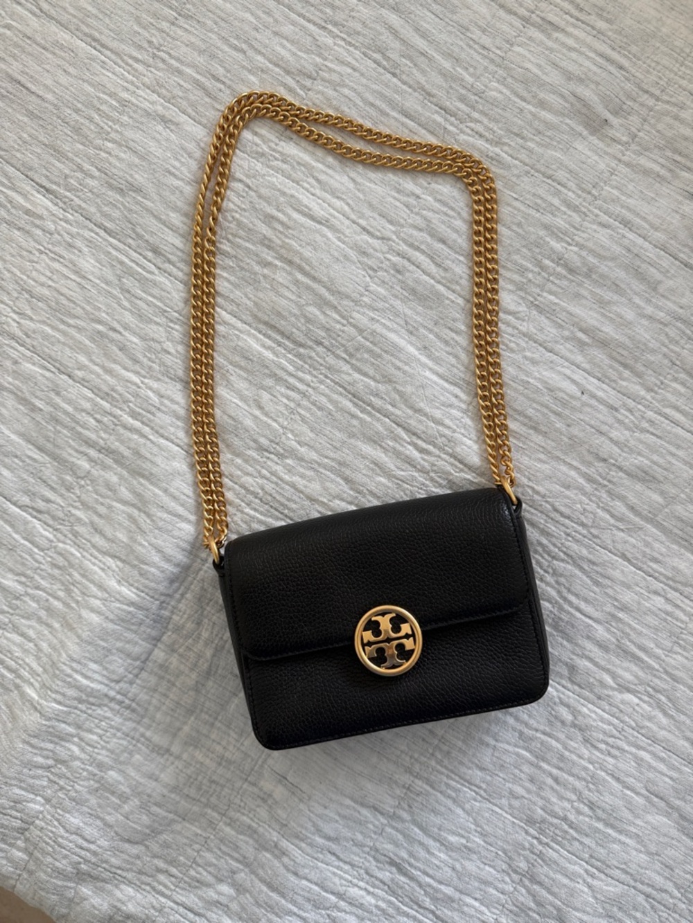 Tory Burch black Leather Shoulder Bag with Gold Chain and Logo Medallion